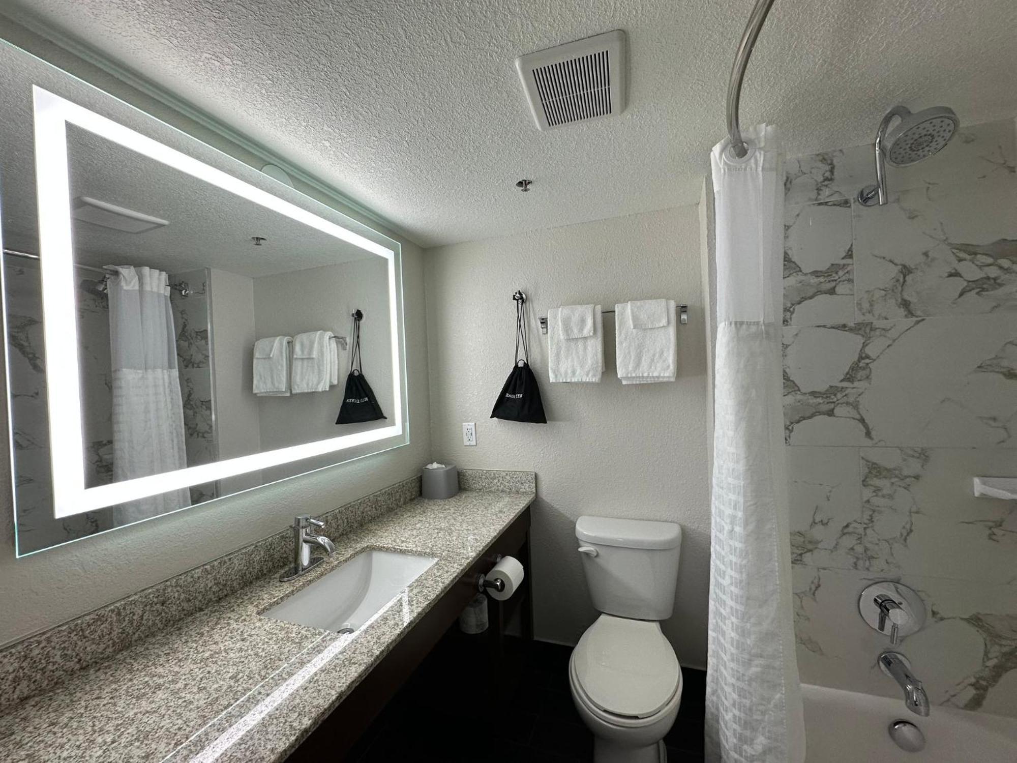 Holiday Inn Express & Suites Eden Prairie - Minneapolis By Ihg מראה חיצוני תמונה