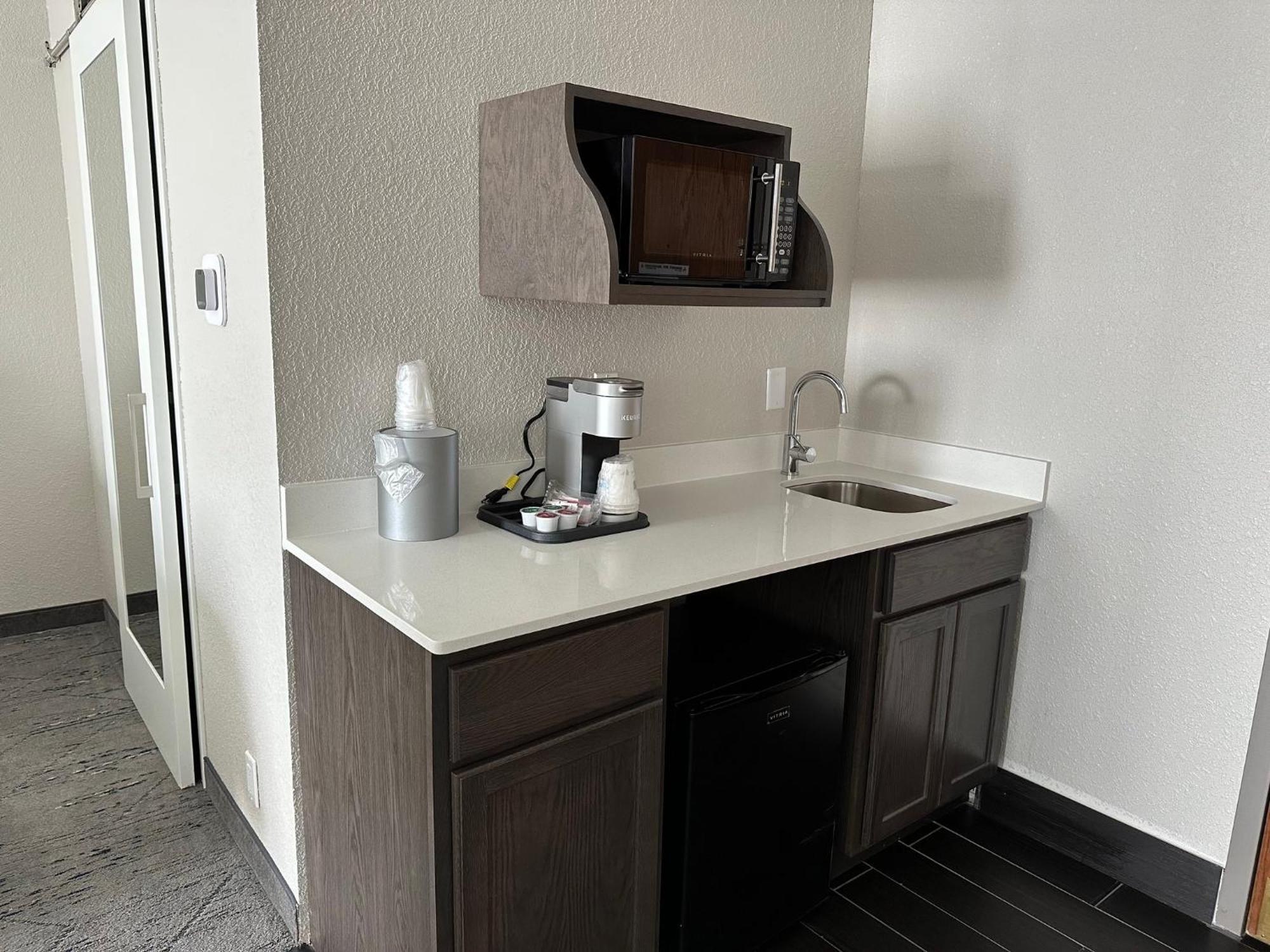 Holiday Inn Express & Suites Eden Prairie - Minneapolis By Ihg מראה חיצוני תמונה