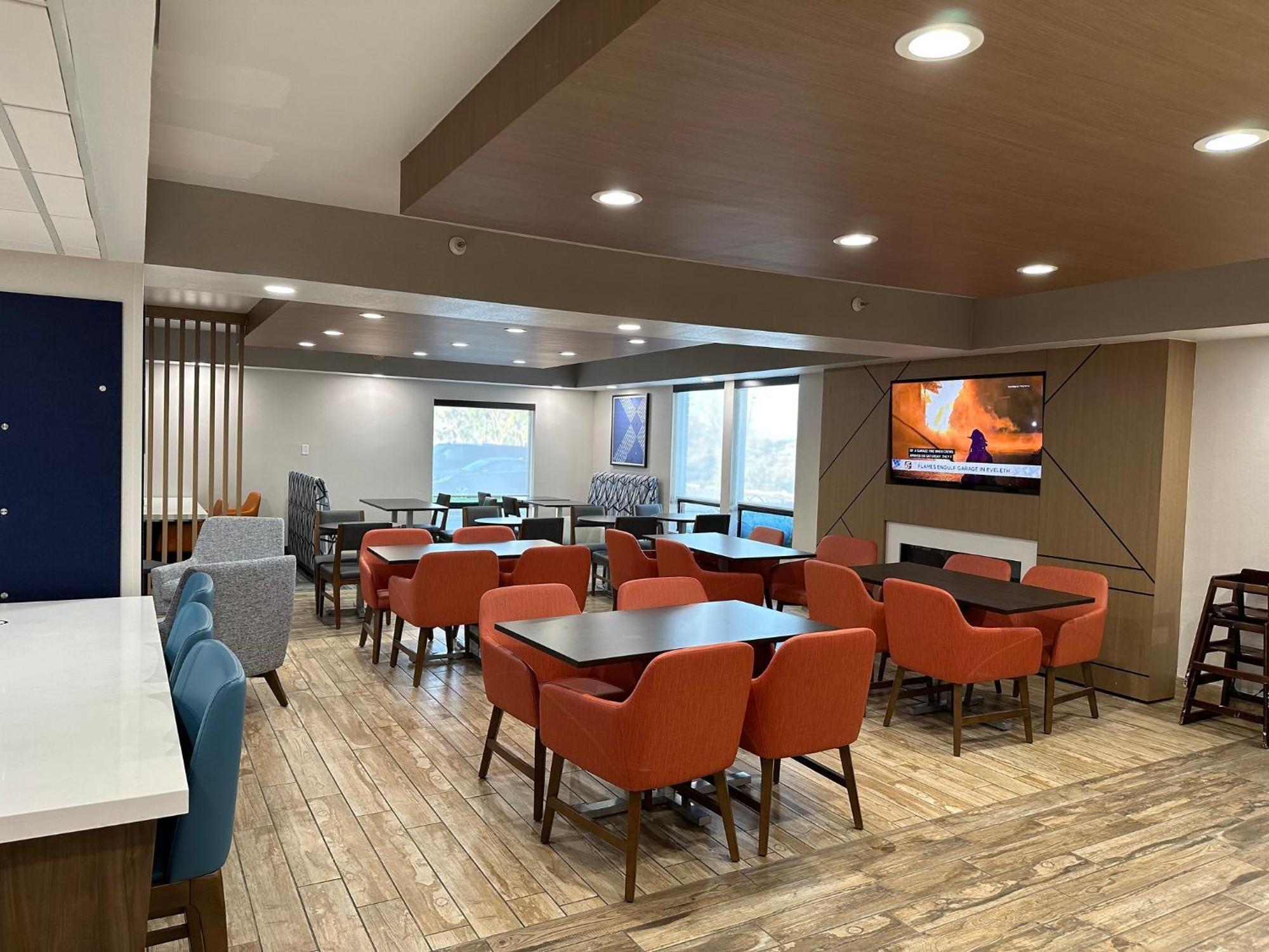 Holiday Inn Express & Suites Eden Prairie - Minneapolis By Ihg מראה חיצוני תמונה