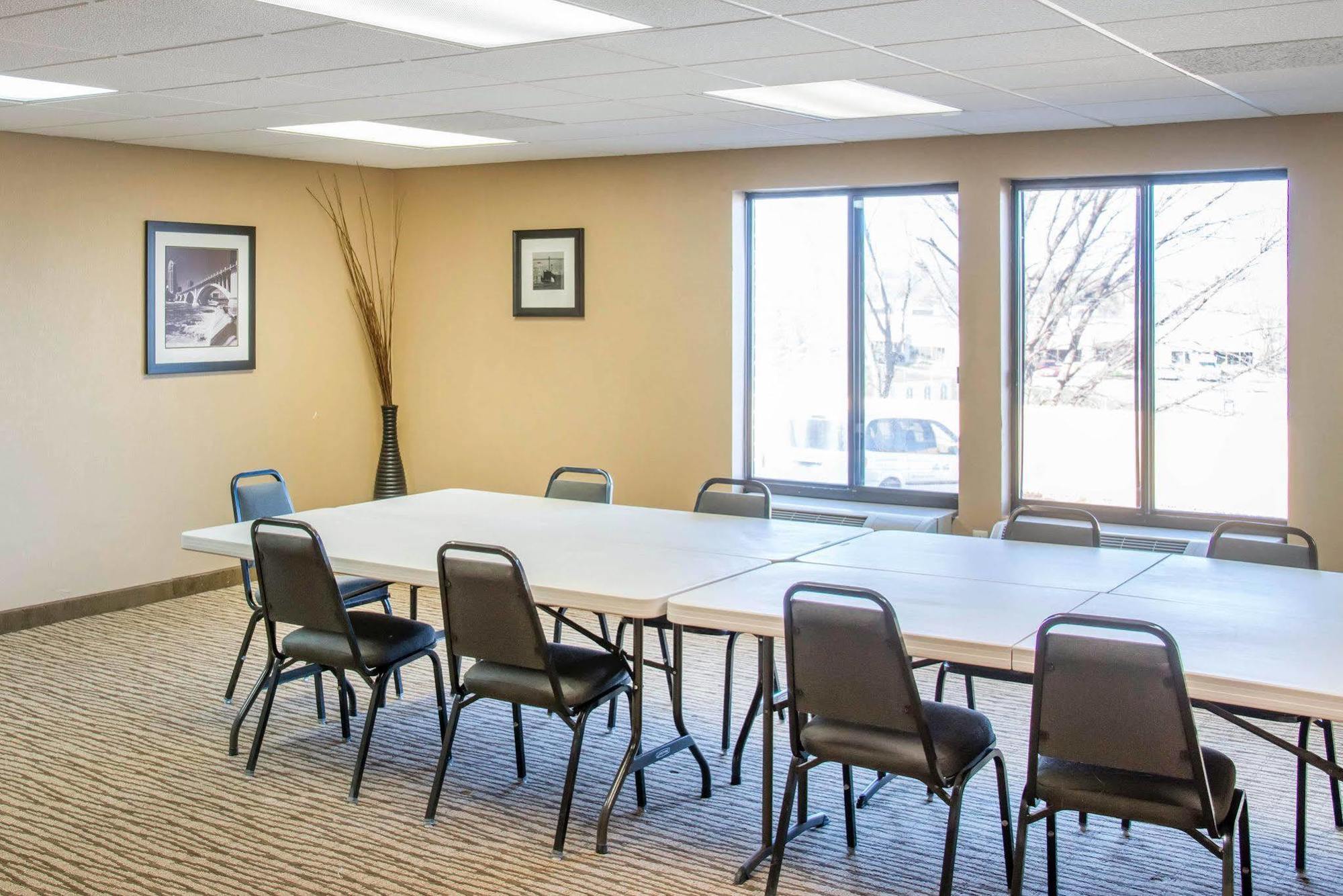 Holiday Inn Express & Suites Eden Prairie - Minneapolis By Ihg מראה חיצוני תמונה
